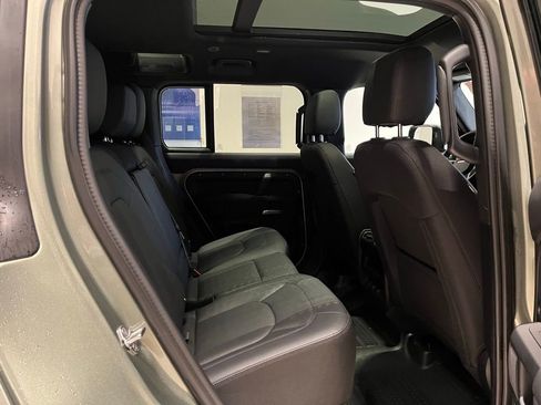 Used 2025 Land Rover Defender 110 S image 22