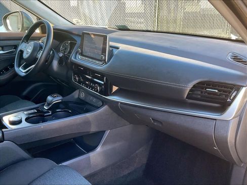 Used 2023 Nissan Rogue SV image 14