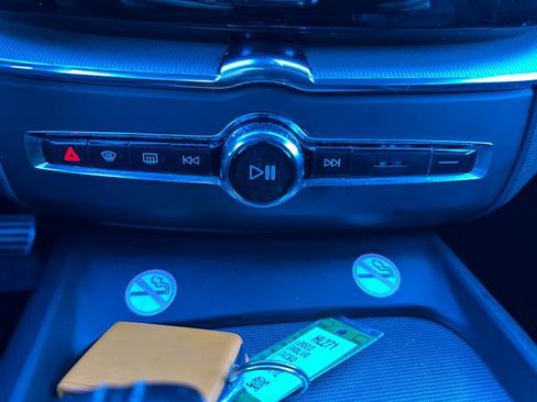 Used 2022 Volvo XC60 B5 R-Design w/ Advanced Package image 16