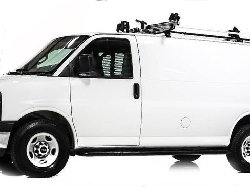 Used 2017 GMC Savana 2500 image 2