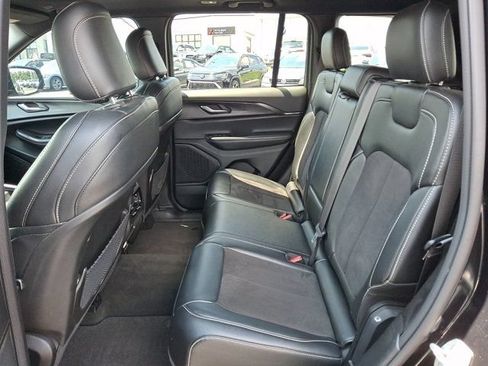 Certified 2023 Jeep Grand Cherokee Altitude AWD/4WD image 13