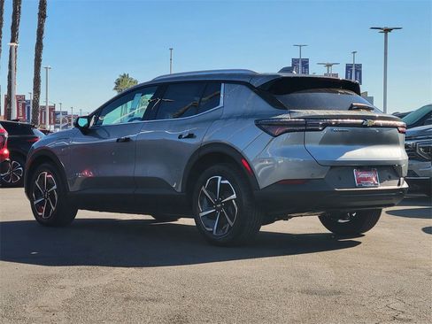 New 2026 Chevrolet Equinox EV LT image 2