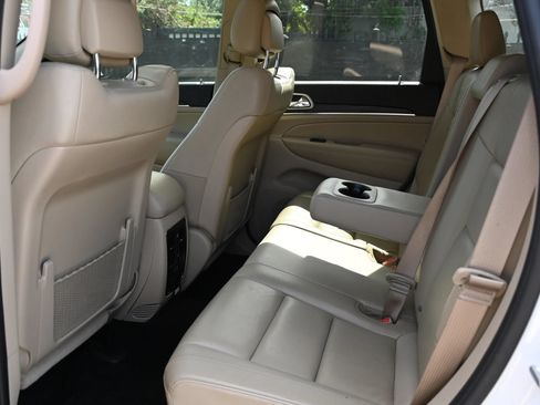 Used 2021 Jeep Grand Cherokee Limited RWD image 15
