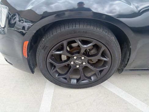 Used 2019 Chrysler 300 S RWD image 13