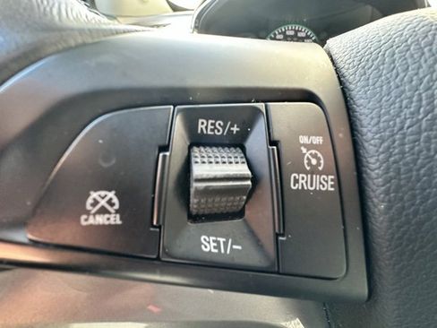 Used 2020 Chevrolet Trax LT w/ LT Convenience Package image 9