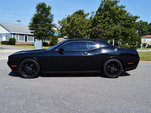 Used 2017 Dodge Challenger SXT Plus image 5