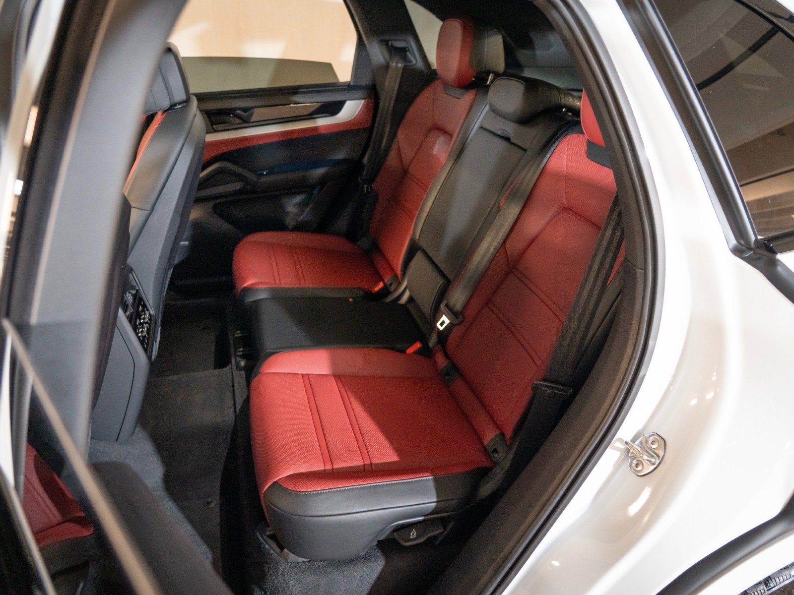 Certified 2026 Porsche Cayenne S AWD/4WD image 24