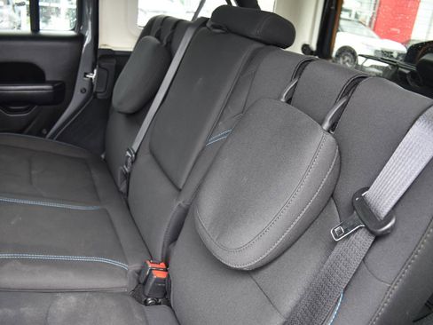 Used 2023 Jeep Wrangler Unlimited Rubicon 4xe w/ Cold Weather Group AWD/4WD image 43