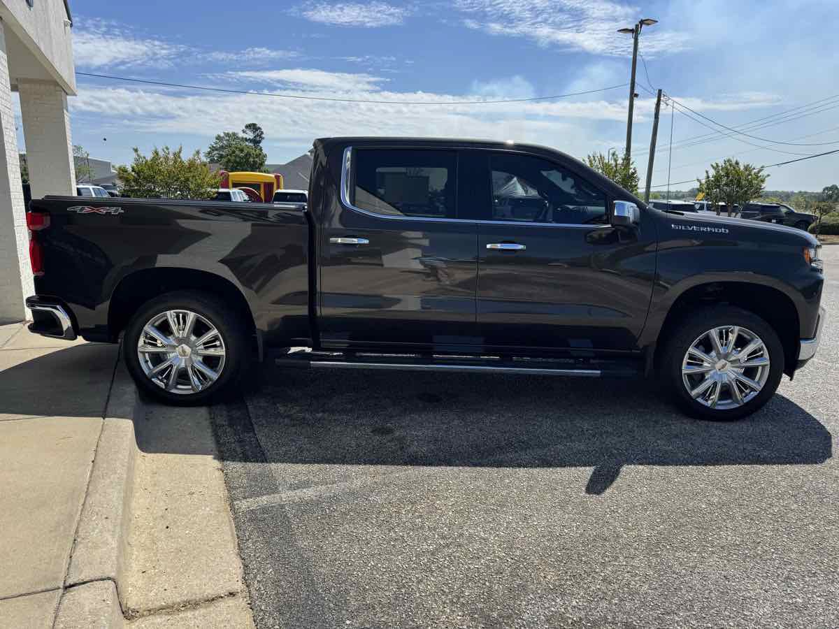 Used 2021 Chevrolet Silverado 1500 LTZ w/ LTZ Convenience Package II AWD/4WD image 6
