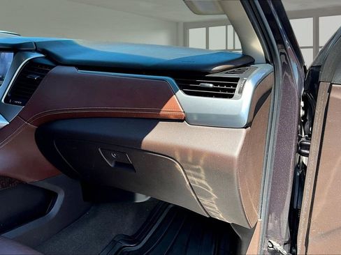 Used 2016 Chevrolet Tahoe LTZ AWD/4WD image 17