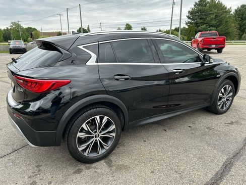 Used 2017 INFINITI QX30 Premium w/ Navigation Package AWD/4WD image 4