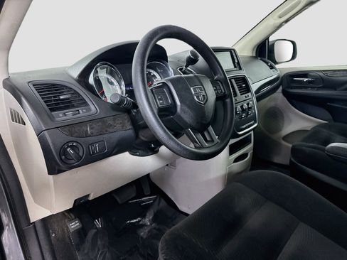 Used 2019 Dodge Grand Caravan SE FWD image 23