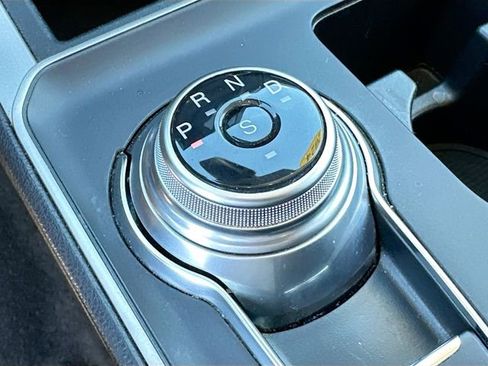 Used 2024 Ford Edge SE w/ Black Appearance Package image 16