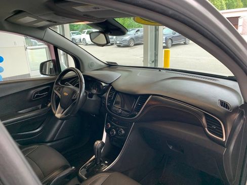 Used 2019 Chevrolet Trax LT w/ LT Convenience Package AWD/4WD image 22