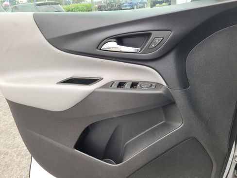 Used 2022 Chevrolet Equinox LS w/ LS Convenience Package FWD image 30
