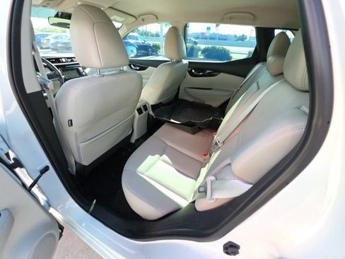 Used 2022 Nissan Rogue Sport SL FWD image 4