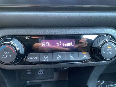 Used 2024 Nissan Kicks SR image 8