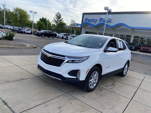 Used 2023 Chevrolet Equinox LT w/ Driver Convenience Package image 4