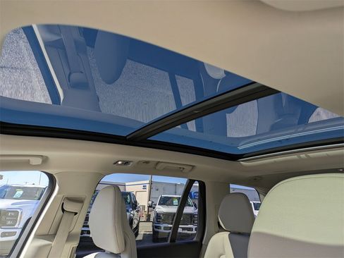 Certified 2022 Volvo XC90 T5 Momentum w/ Climate Package image 20