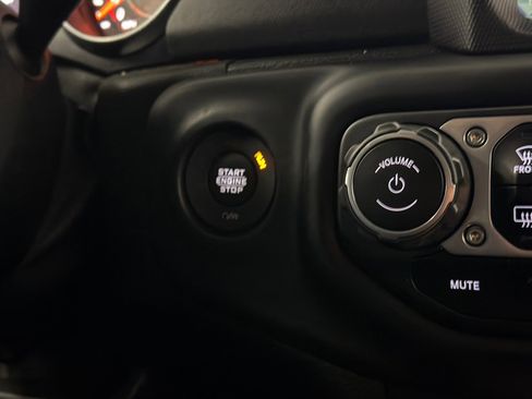 Used 2019 Jeep Wrangler Unlimited Sahara w/ Uconnect 4C Nav & Sound Group image 28