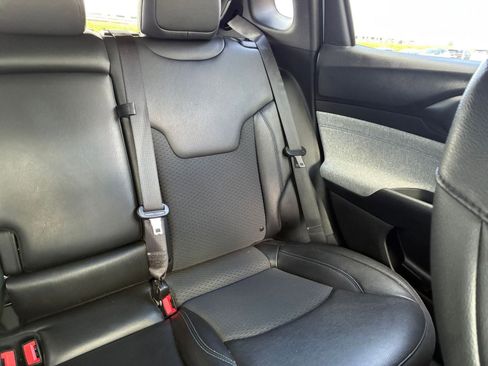 Used 2025 Jeep Compass Latitude image 36