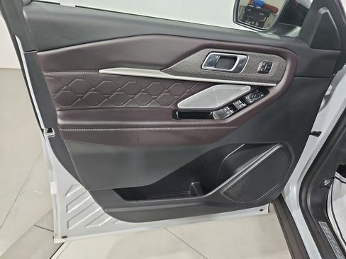 Used 2025 Ford Explorer Platinum w/ LUX Leather Package AWD/4WD image 11