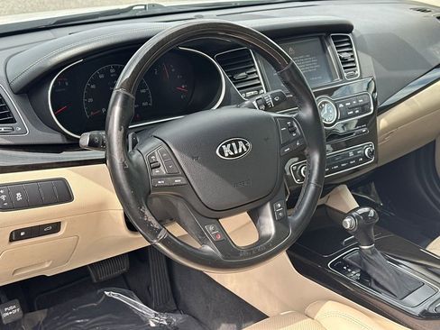 Used 2014 Kia Cadenza Premium w/ Luxury Package FWD image 23