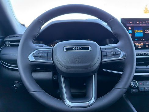 New 2026 Jeep Compass Latitude image 21