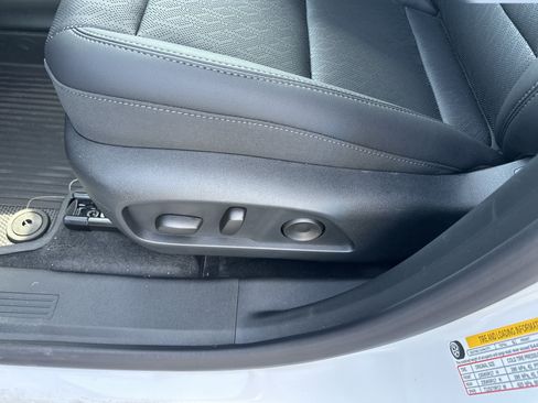 New 2026 Chevrolet Equinox LT w/ Convenience Package II AWD/4WD image 9