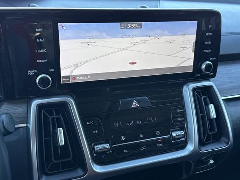 Used 2022 Kia Sorento EX w/ Panoramic Sunroof Package image 25