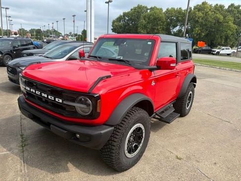 Used 2023 Ford Bronco Outer Banks w/ Sasquatch Package AWD/4WD image 2
