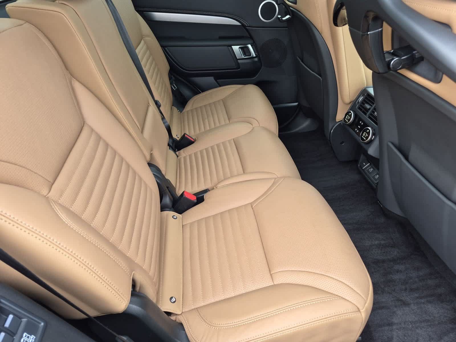 Certified 2025 Land Rover Discovery Dynamic SE AWD/4WD image 21