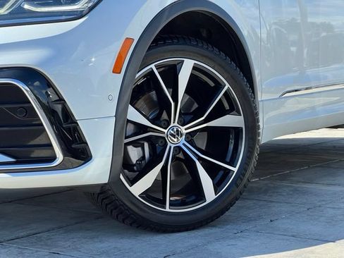 Used 2022 Volkswagen Tiguan SEL R-Line AWD/4WD image 2