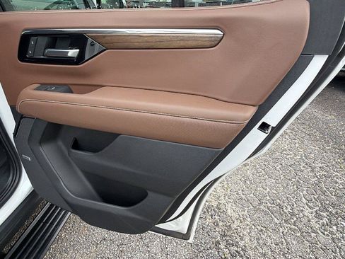 Used 2025 Chevrolet Tahoe High Country AWD/4WD image 20
