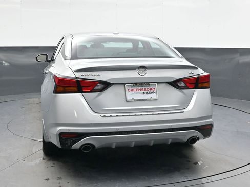 Used 2021 Nissan Altima 2.5 SV w/ SV Premium Package image 5