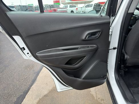 Used 2018 Chevrolet Trax LS AWD/4WD image 13