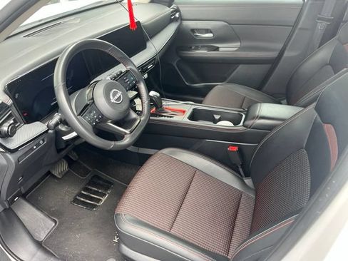 Used 2025 Nissan Kicks SR FWD image 8