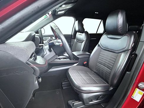 Used 2025 Ford Explorer ST-Line w/ ST-Line Street Pack AWD/4WD image 10
