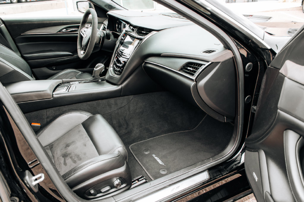 Used 2018 Cadillac CTS V w/ Carbon Fiber Package RWD image 36