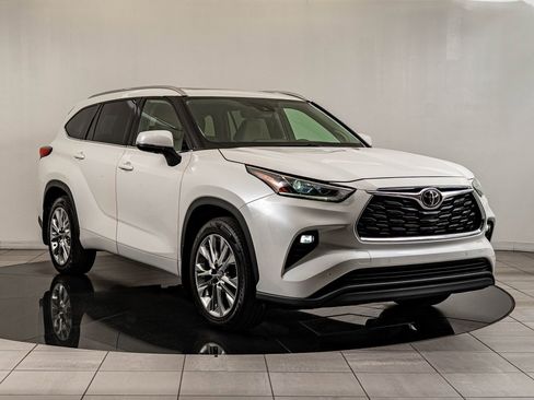 Used 2021 Toyota Highlander Limited image 12