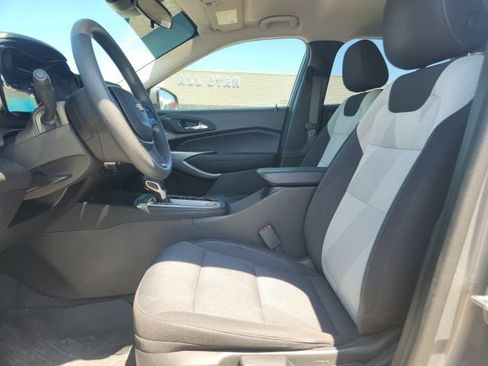 Used 2024 Chevrolet Trax LS w/ LS Convenience Package FWD image 24