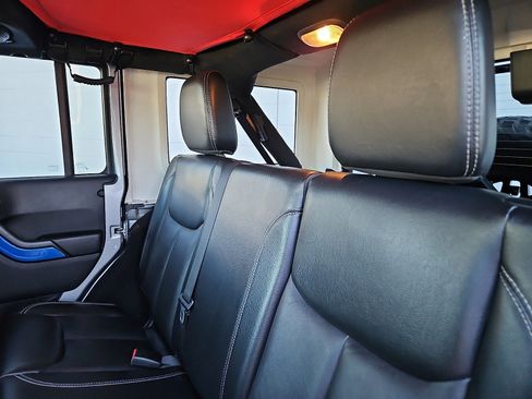 Used 2014 Jeep Wrangler Unlimited Sahara w/ Max Tow Package image 6