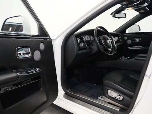 Used 2014 Rolls-Royce Ghost RWD image 23