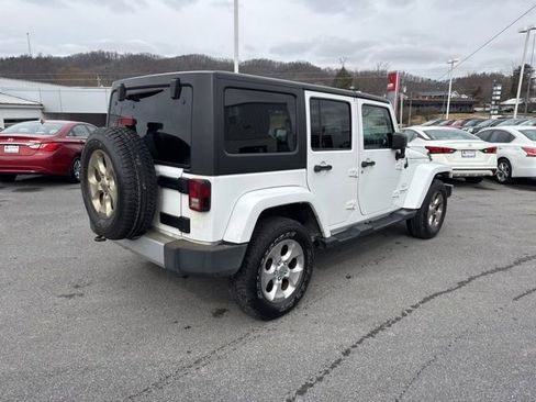 Used 2012 Jeep Wrangler Unlimited Sahara w/ Dual Top Group AWD/4WD image 8