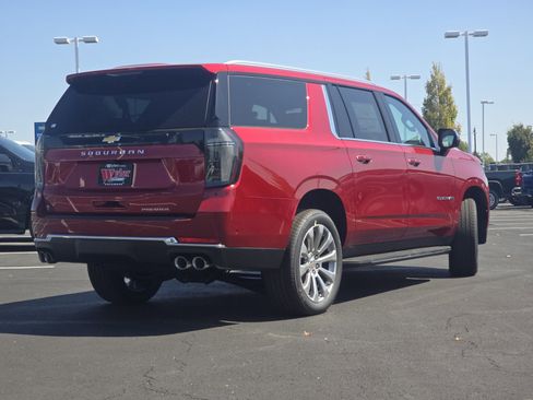 New 2025 Chevrolet Suburban Premier image 17