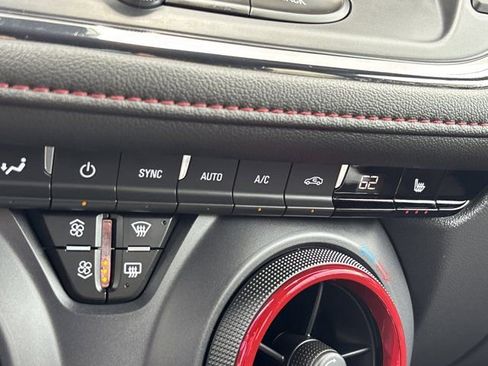 Used 2025 Chevrolet Blazer RS FWD image 37