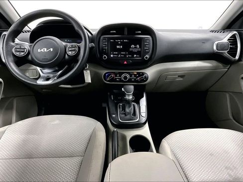 Used 2025 Kia Soul LX image 18