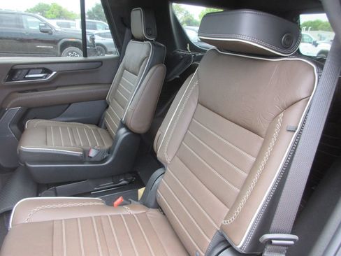 New 2026 GMC Yukon Denali Ultimate AWD/4WD image 12