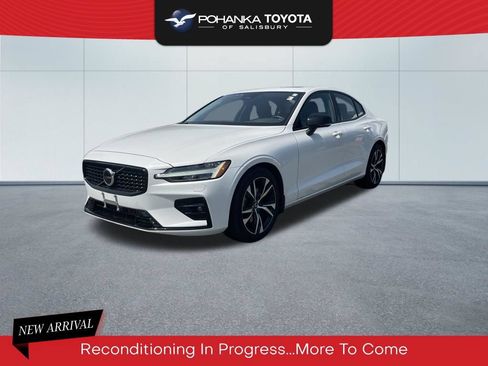 Used 2025 Volvo S60 B5 Core FWD image 1