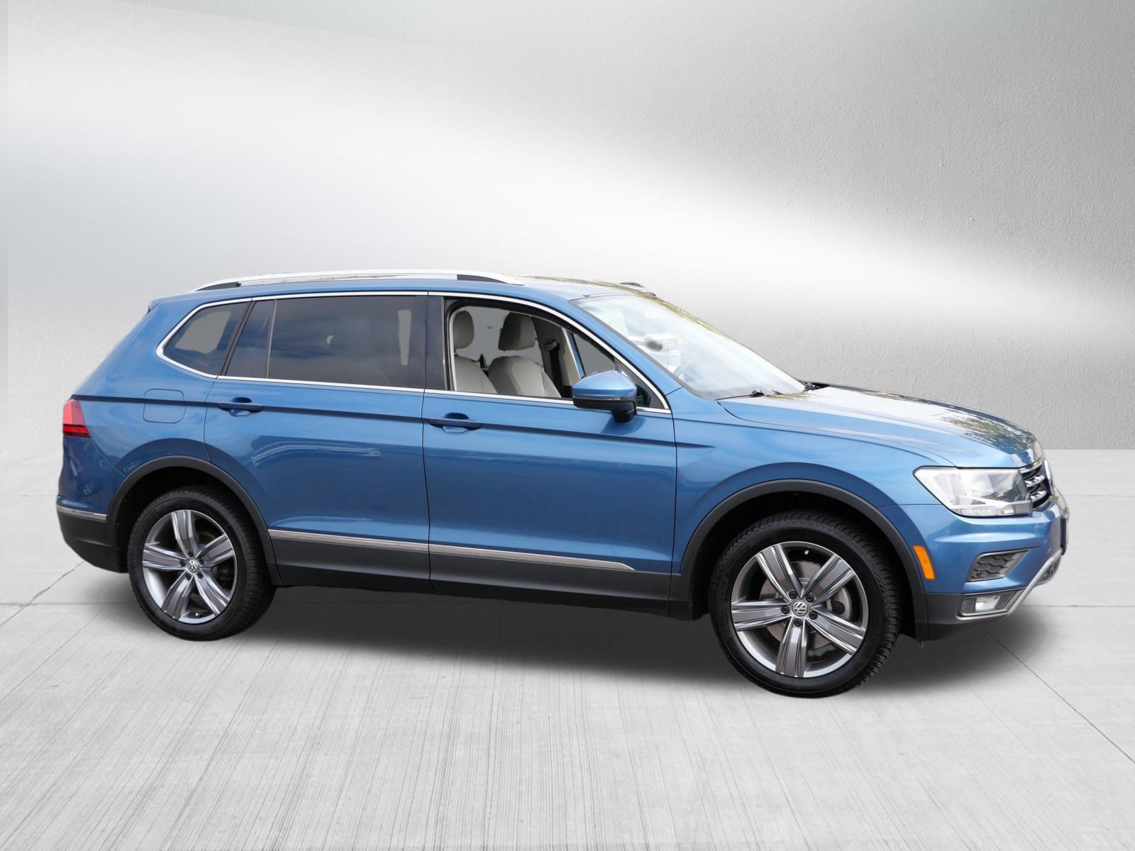 Used 2020 Volkswagen Tiguan SEL AWD/4WD image 8